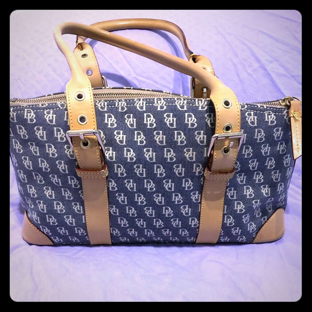 Dooney & Bourke satchel w/ crossbody strap. EUC